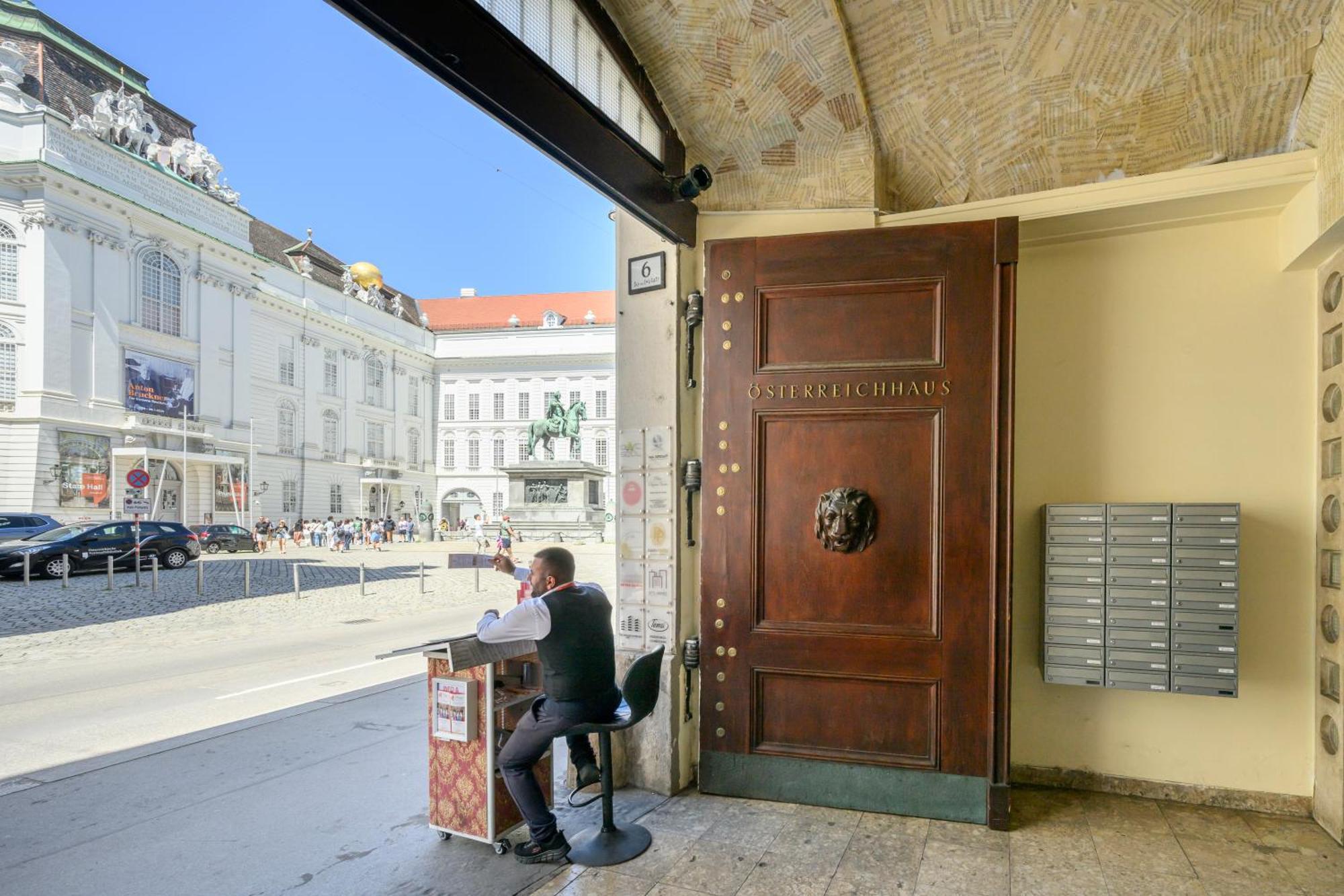 Palais Palffy Apartments Vienna Exterior photo