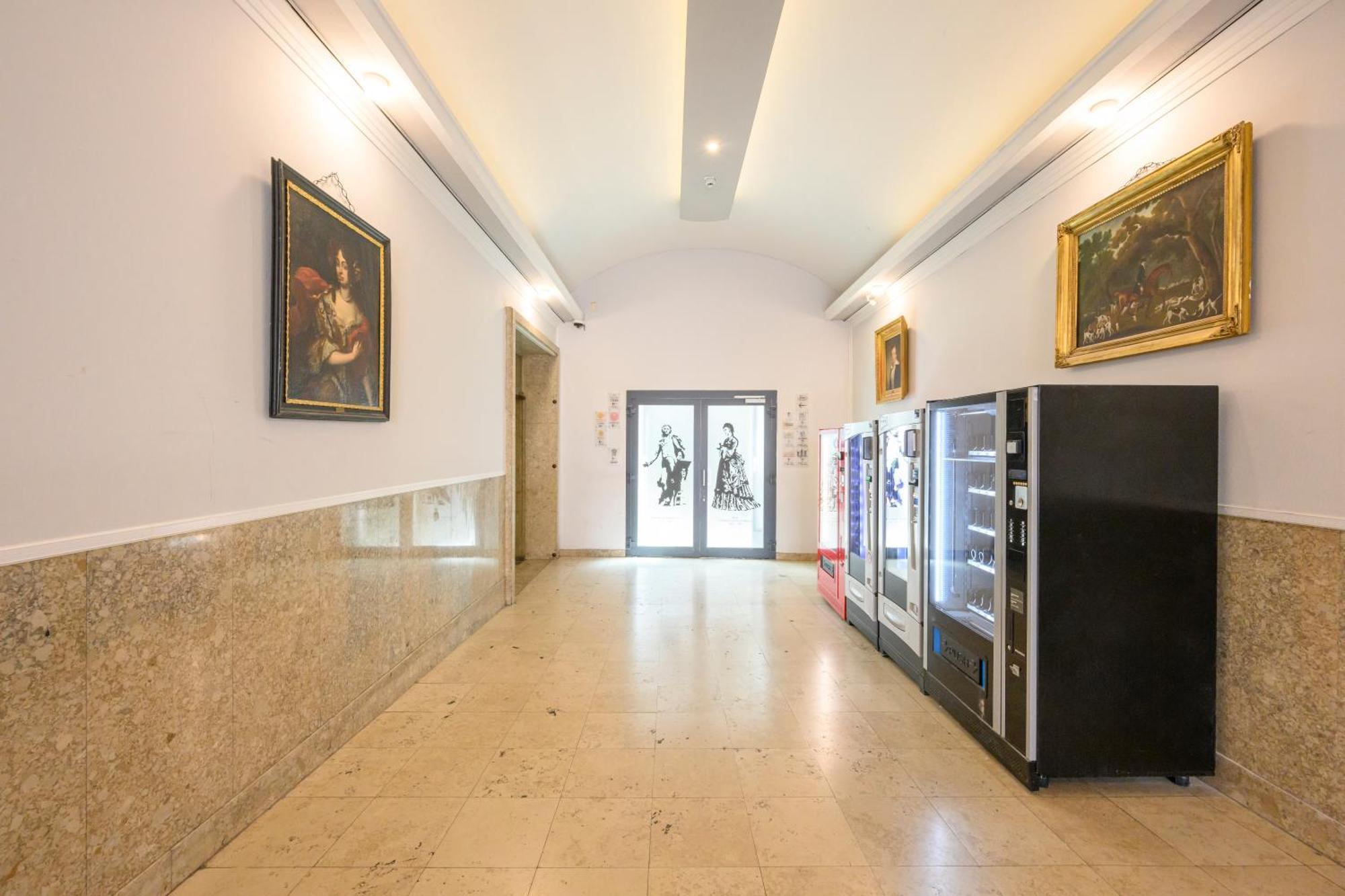 Palais Palffy Apartments Vienna Exterior photo