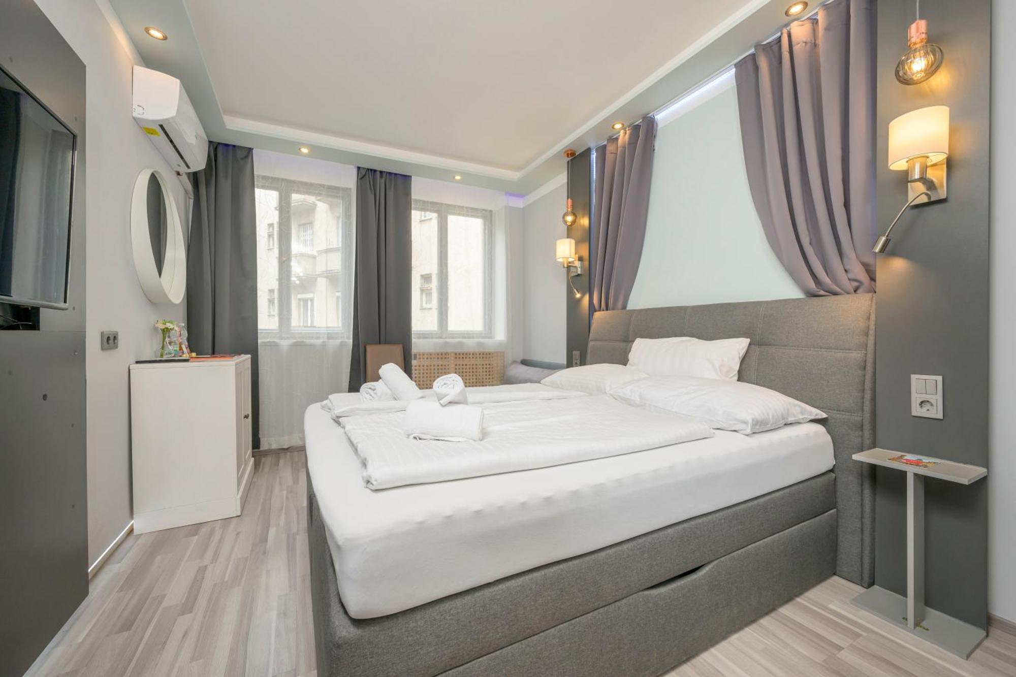 Palais Palffy Apartments Vienna Exterior photo