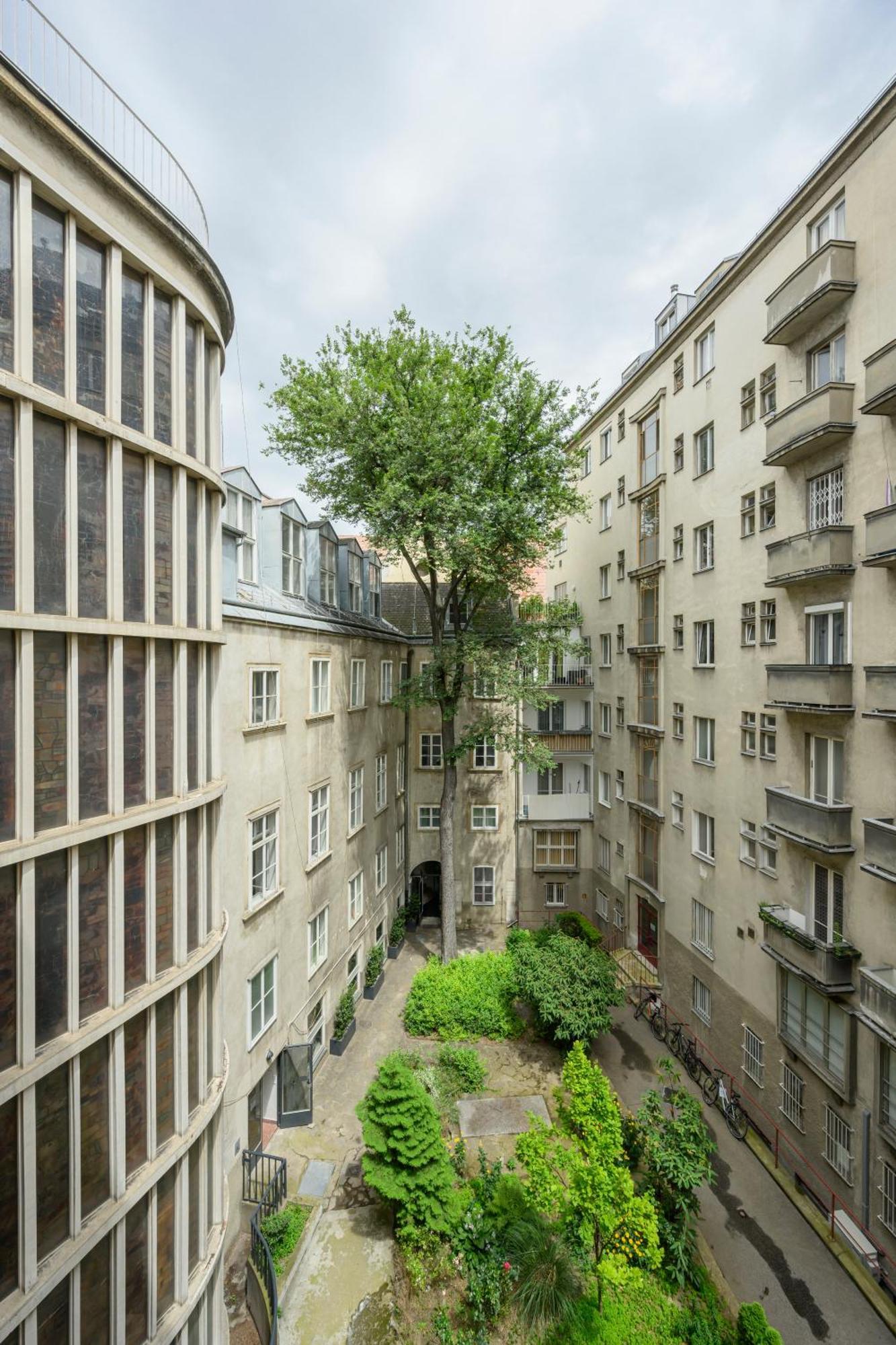Palais Palffy Apartments Vienna Exterior photo