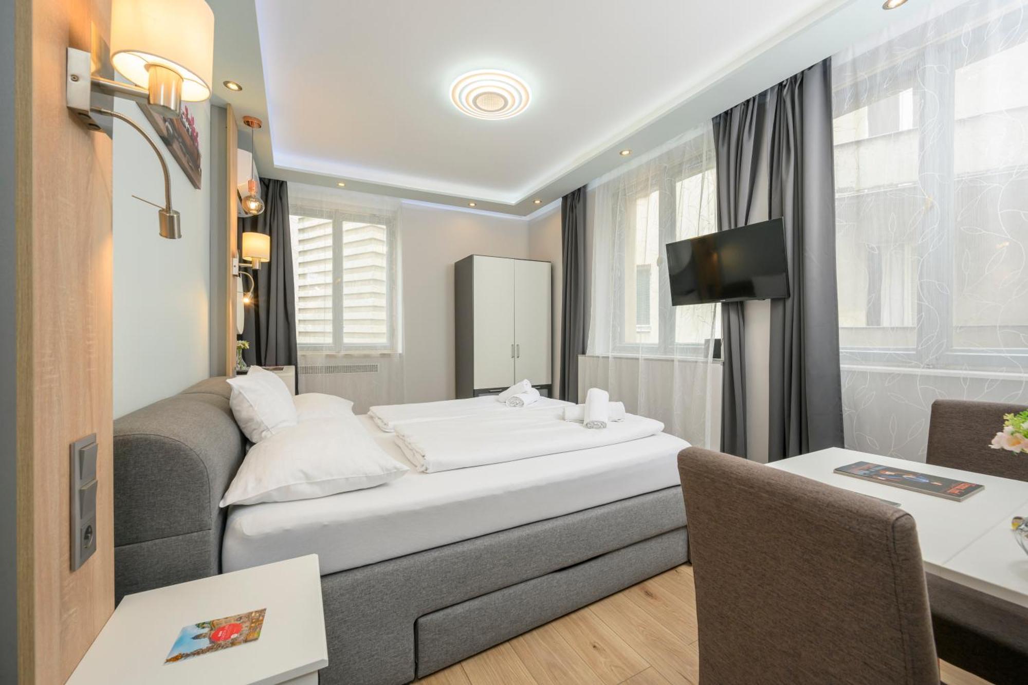 Palais Palffy Apartments Vienna Exterior photo