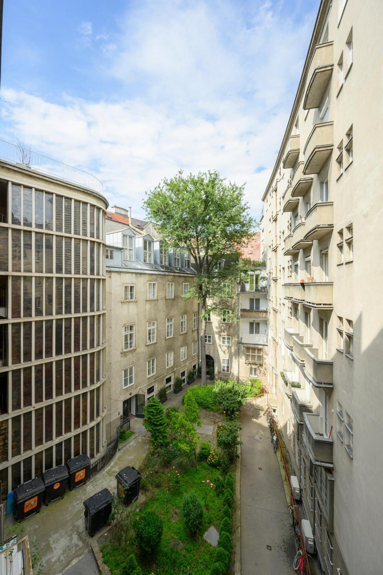 Palais Palffy Apartments Vienna Exterior photo